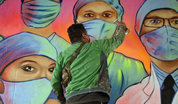 Imágenes | Arte urbano resurge con fuerza retratando escenas del coronavirus y protestas sociales