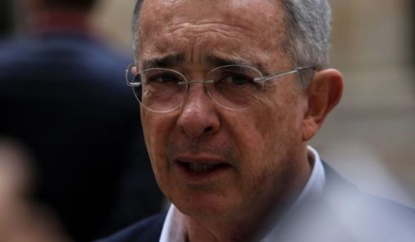 Álvaro Uribe: Corte Suprema de Colombia ordena casa por cárcel al expresidente