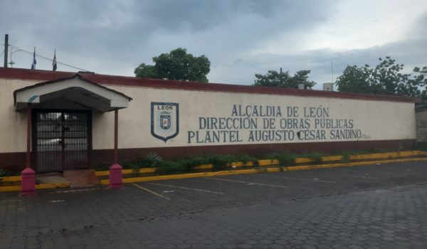 León