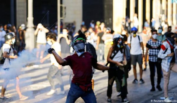 Beirut: varios manifestantes se enfrentan a la policía por segundo día consecutivo