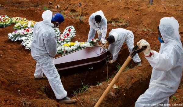 Brasil rebasa las 120.000 muertes por COVID-19