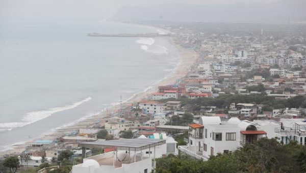 Ecuador permitirá el ingreso de turistas a playas cerradas por la pandemia