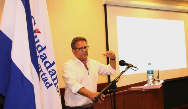 Abogado de Arturo Cruz logra visitarlo en la Dirección de Auxilio Judicial