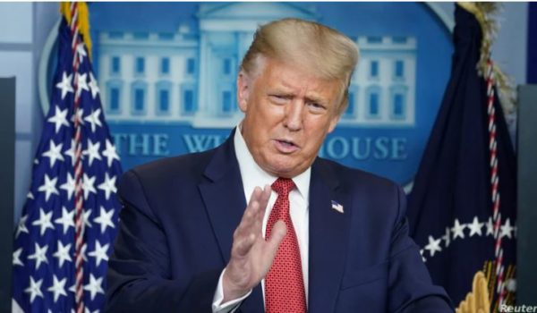 Trump anuncia la compra de 100 millones de vacunas a Moderna