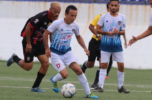 La historia del futbolista que trabajó muchos años en jardinería y construcción para lograr su sueño