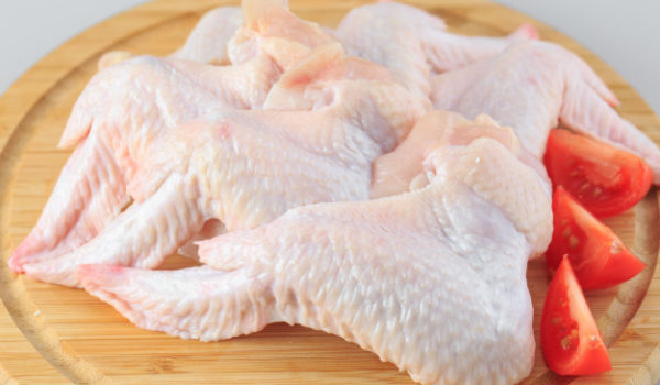 China detecta coronavirus en alitas pollo importadas de Brasil