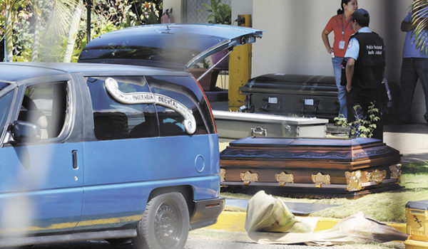 ¿Cuáles son las opciones que tienen los nicas que migran para asegurarse la repatriación de sus cuerpos?