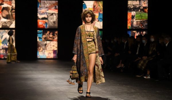 Semana de la Moda de París abierta en medio de pandemia con presentaciones virtuales