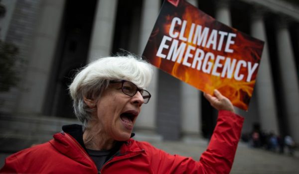 Cambio climático: cómo la industria del petróleo nos ha hecho dudar sobre el calentamiento global (con la misma estrategia de las tabacaleras)