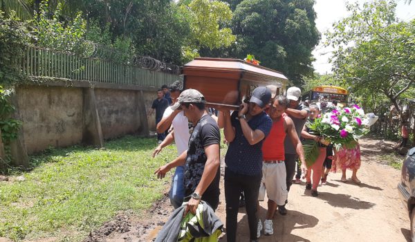 Hoy fue el funeral de Cleotilde Álvarez Altamirano. LAPRENSA/ ERNESTO GARCÍA