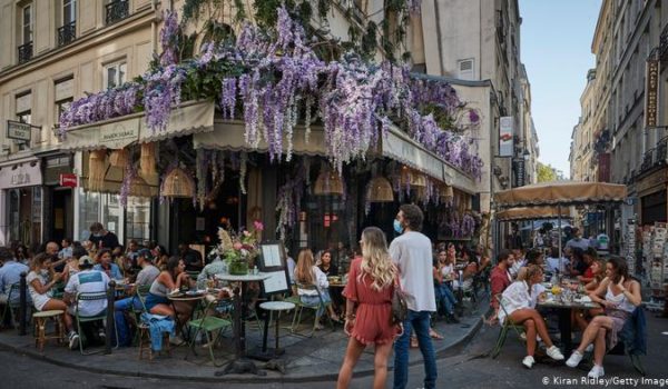 Francia restringe el ocio nocturno para frenar rebrotes de coronavirus