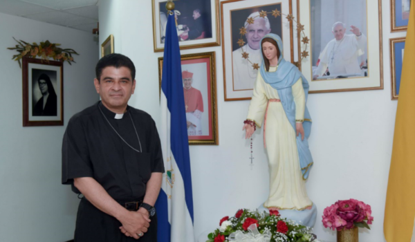 Álvarez puntualizando que para los cristianos no hay otro camino para aquella persona que hizo daño que el de “restituir y resarcir" el daño cometido. LA PRENSA/ARCHIVO