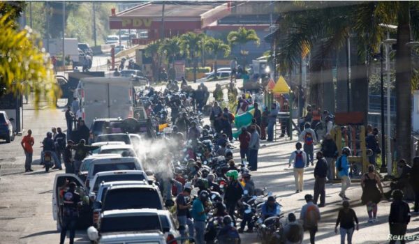 Persiste y se agudiza la escasez de gasolina en Venezuela
