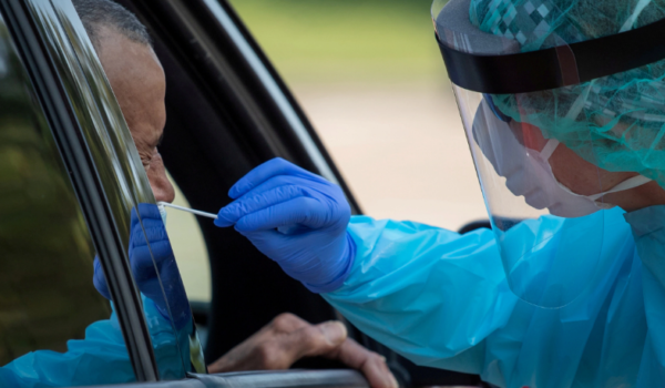 Científicos en Houston descubren mutación más contagiosa de COVID-19