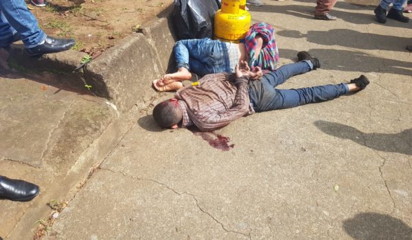 Dos maleantes fueron apaleados por pobladores del barrio San Judas en Managua/ La Prensa/ Ernesto García