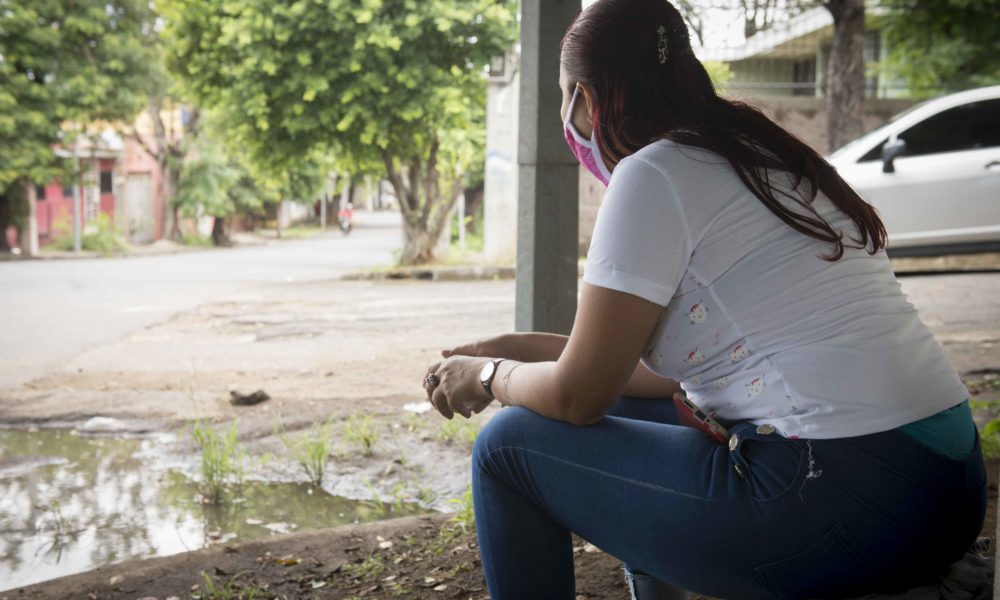Trabajadoras sexuales han visto una disminución considerable de personas que solicitan sus servicios desde la entrada del covid-19. Jader Flores/LA PRENSA
