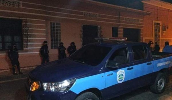 Asedio a la casa del exreo político de Masaya, Santiago Fajardo. LA PRENSA / REDES SOCIALES