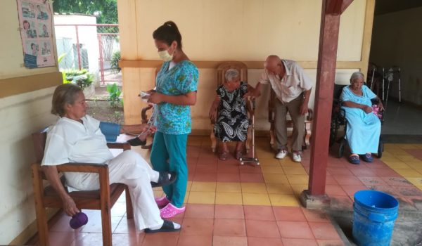 Ancianos del Asilo Sor María Romero, en Managua. LA PRENSA / CORTESÍA