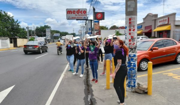 Feministas protestan ante alarmante violencia contra mujeres, niñas y adolescentes, y son asediadas por la Policía Orteguista
