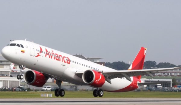 Justicia colombiana suspende millonario préstamo a Avianca