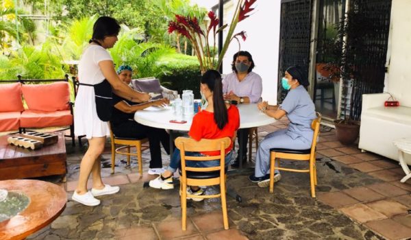 Victoria Obando, excarcelada política, mujer trans y blufileña atendiendo en su comedor "Antojos, Café y Postres". LA PRENSA / CORTESÍA