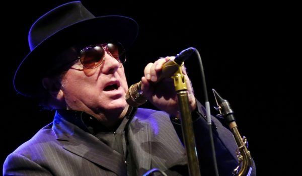 Van Morrison denuncia el confinamiento en tres nuevas «canciones de protesta»