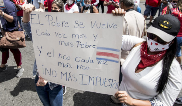Costarricenses bloquean puertos y carreteras en rechazo a acuerdo del gobierno con el FMI