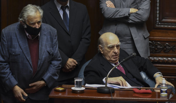 Expresidentes uruguayos José Mujica y Julio Sanguinetti renuncian al Senado y se retiran de la política