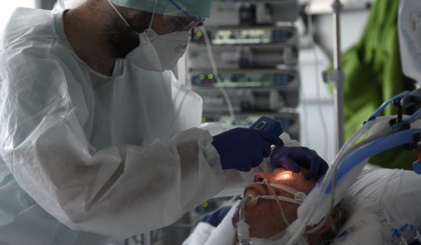 Francia registra récord de más de 40,000 contagios de Covid-19 en 24 horas