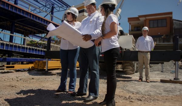 Roberto Bermúdez Acosta, uno de los miles de nicas desempleados que triunfó como arquitecto en Costa Rica