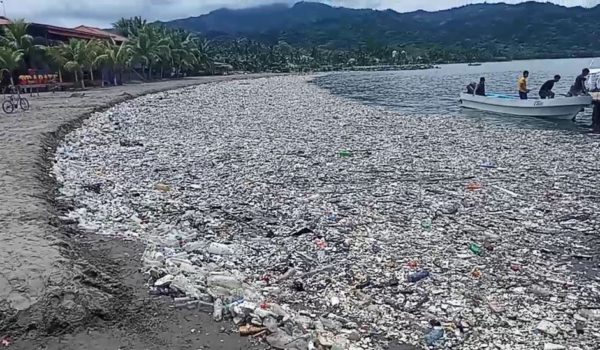 El ultimátum de Honduras a Guatemala para que solucione «el río de basura» que enfrenta a ambos países desde hace años