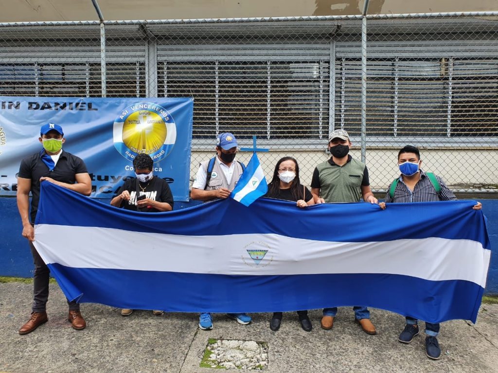 Periodistas exiliados en Costa Rica protestan contra Ley Mordaza. LA PRENSA/CORTESÍA