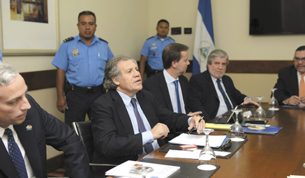 "A veces el sector privado se aviene a esas dinámicas que le propone el comienzo de estas prácticas autoritarias porque le da ventajas", dijo Almagro. LA PRENSA/ARCHIVO
