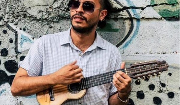 Andrés Somarriba dedica su canción «Fugaz», al piloto fallecido por Covid-19