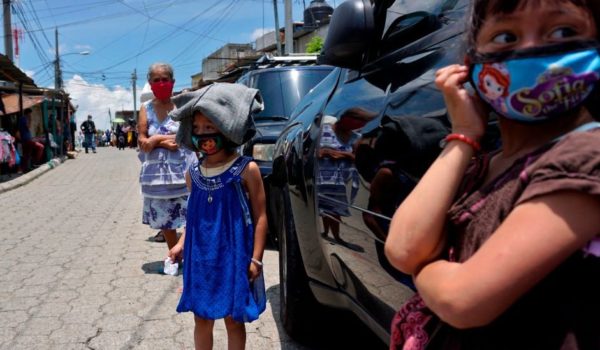 Guatemala pretende comprar sin intermediarios vacunas contra Covid-19