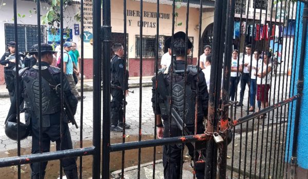Concejales liberales se apartan de alcaldía asaltada por el régimen