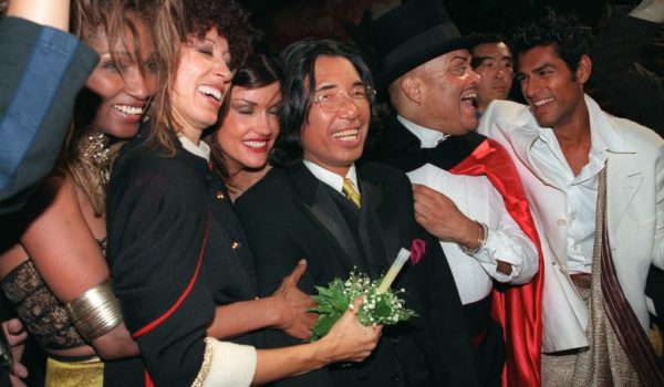 El diseñador de moda Kenzo muere a causa del covid-19