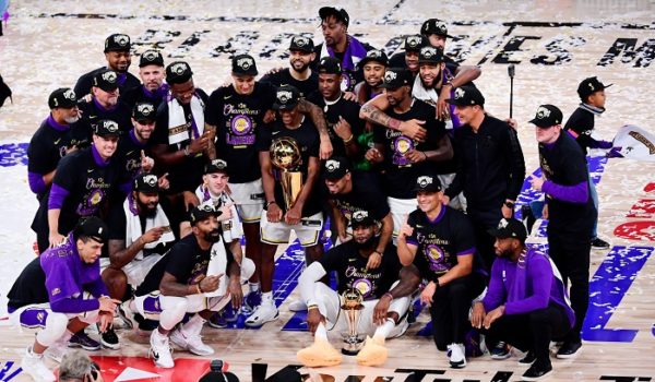 ¡Una década de ayuno! Los Lakers arrasan a Miami y vuelven a la cima de la NBA