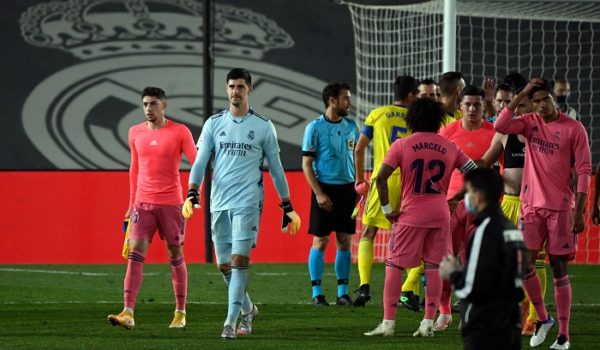 Un pésimo Madrid se atasca ante el Cádiz