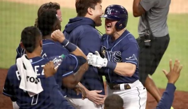 Mike Brosseau entierra a los Yanquis y Tampa salta a la Serie de Campeonato