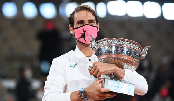 Nadal llora de emoción al ganar el Roland Garros e iguala los 20 Grand Slams de Federer