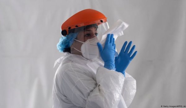 Por qué algunos científicos hablan ahora del coronavirus como una “sindemia”