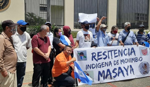 Docentes exiliados en Costa Rica exigen que se permita el voto en el exterior para 2021