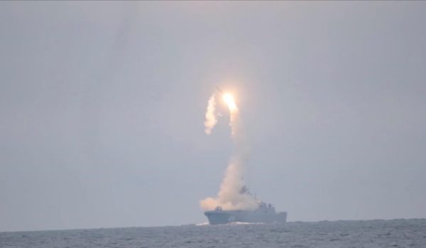 Rusia prueba con éxito un nuevo misil hipersónico