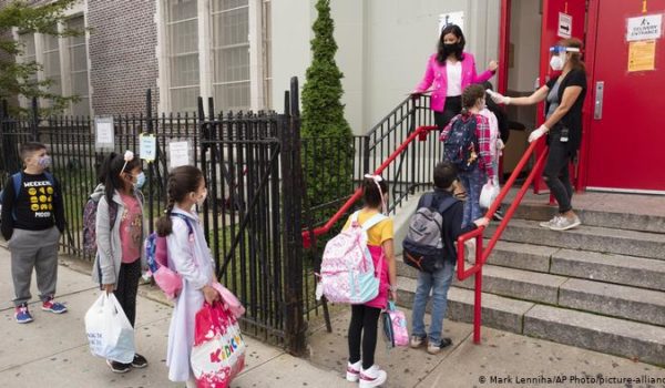 Nueva York vuelve a cerrar escuelas por avance del Covid-19