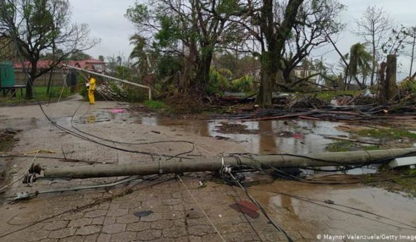 Tormenta tropical Iota llega a El Salvador y suma una decena de muertos