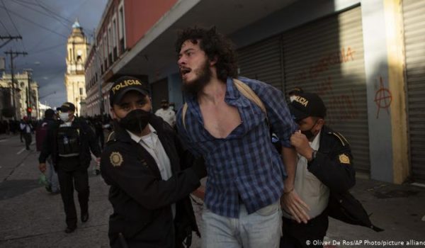 Vicepresidente de Guatemala exige investigar «uso excesivo de fuerza policial» en protestas