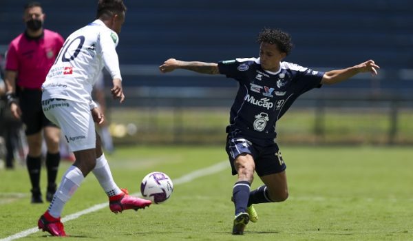 Los dos nicaragüenses que complicaron su clasificación a la semifinal del futbol costarricense