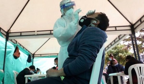 Colombia espera vacuna mientras ocupa el décimo puesto global en casos de COVID-19