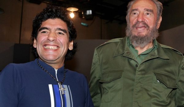 Hijo de Fidel Castro le ofrece Cuba a Maradona para que termine su recuperación